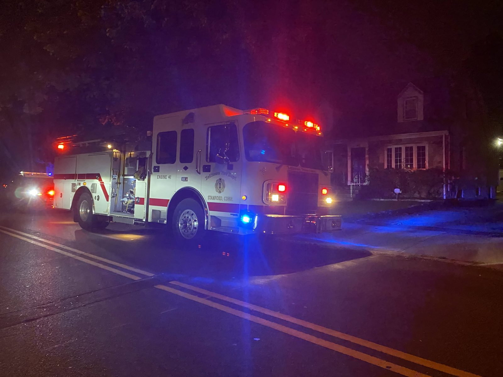 Engine 41 (2003 Smeal) at night